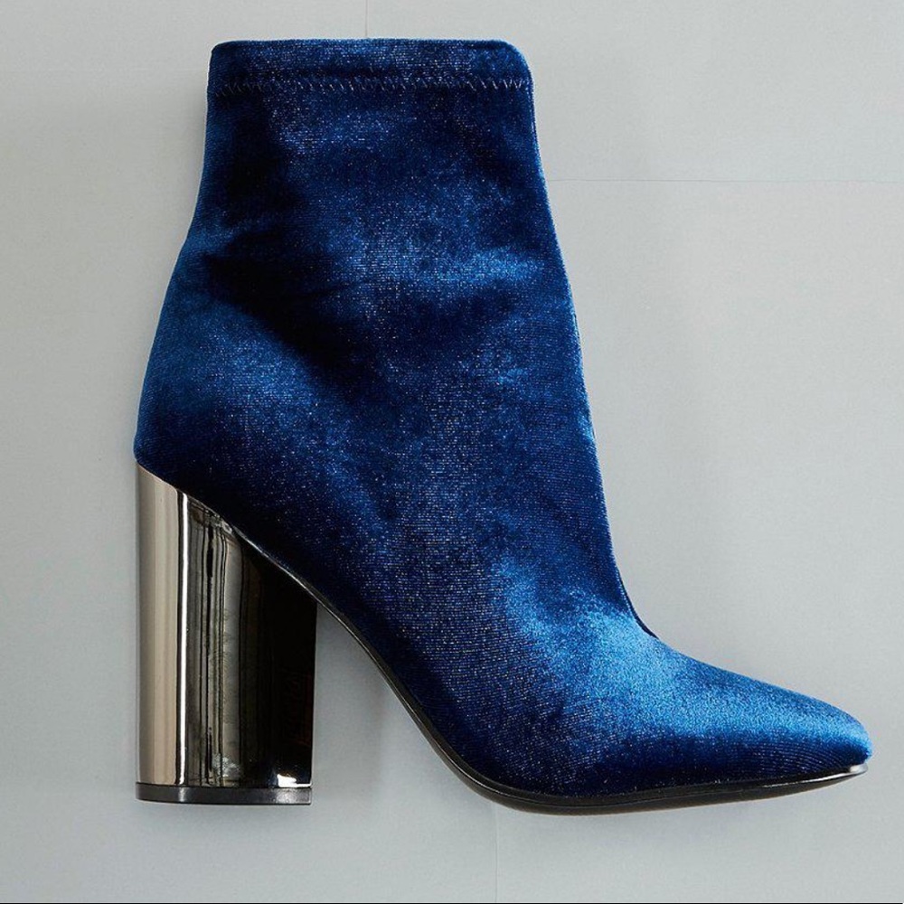 LIKE NEW ALDO HEELS (BLUE)